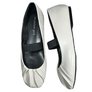 Madden Girl Sabrina Cream Faux Leather Ballet Flats Size 7.5